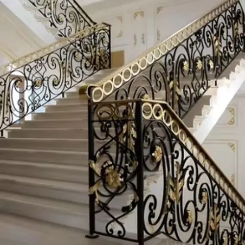 تصميم السلالم والدرابزين الحديدي